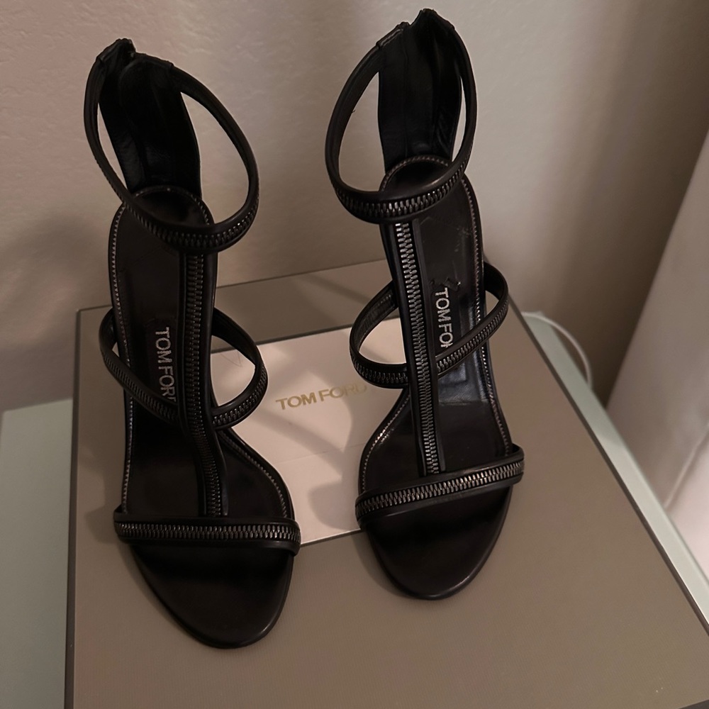 Tom Ford black heals